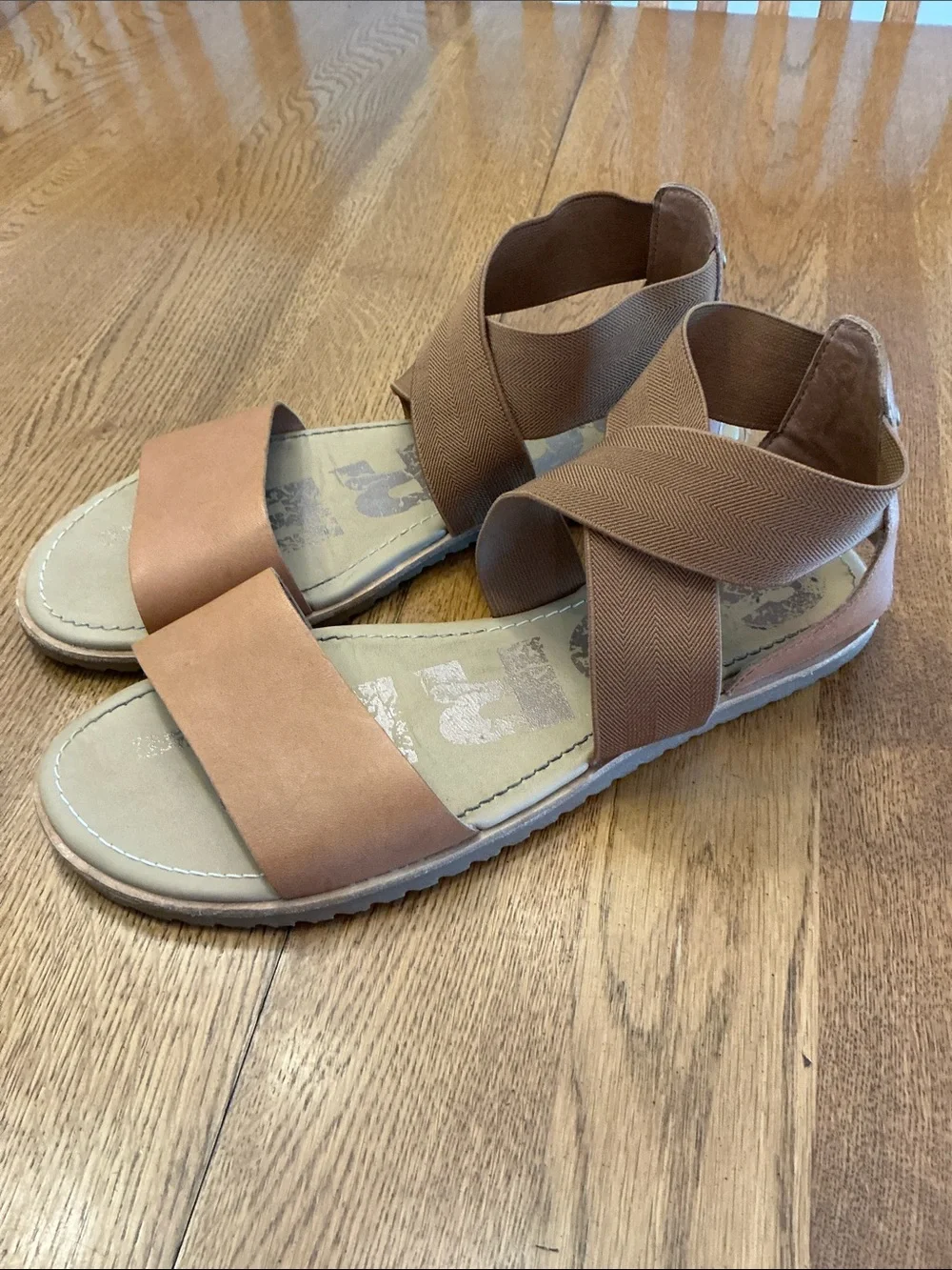 Sorel Tan and Brown Crisscross Elastic Strap Sandals